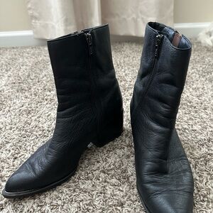 Sam Edelman Black Heeled Boots Sleek Leather Design